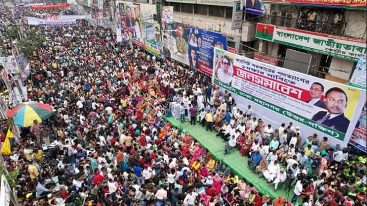 রাজধানীর নয়াপল্টন থেকে শাপলা চত্বরজুড়ে নেতাকর্মীদের উপস্থিতি